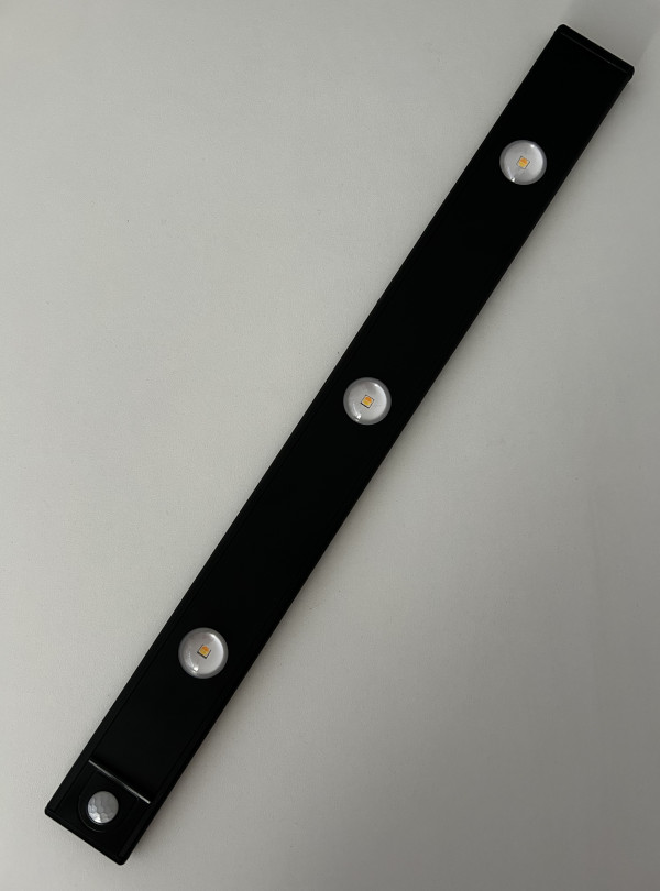 <b>OnePro</b> • Светодиодная лампа с аккумулятором / led светильник с датчиком движения для кухни, ванной 40см Черный