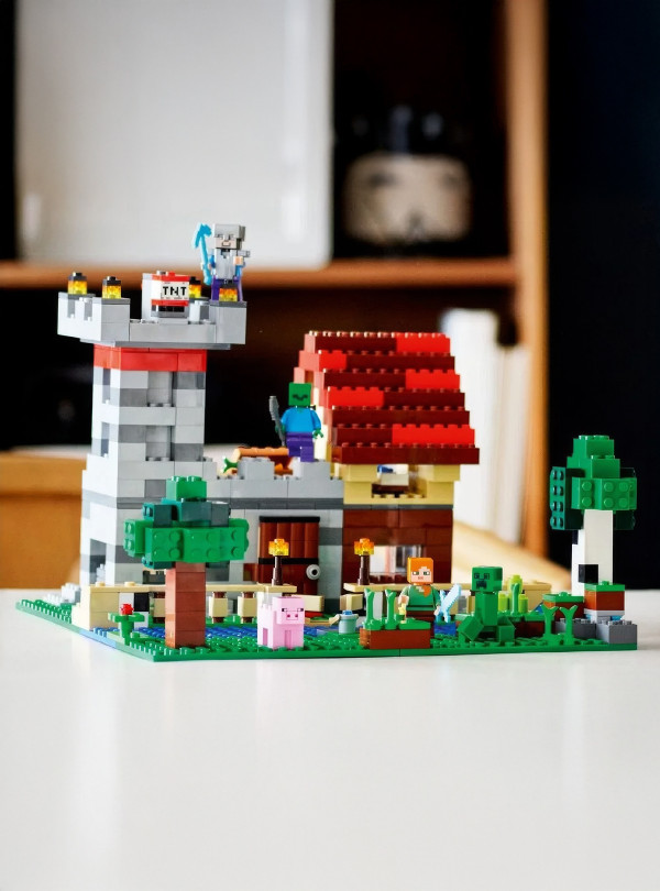 <b>DobraMAMA</b> • Конструктор minecraft для дітей lego / дитячий конструктор лего майнкрафт / Верстак - Набір для творчості / 612 деталей Різнокольоровий