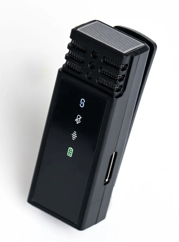 <b>OnePro</b> • Беспроводной микрофон петличный для телефона айфона iphone стримов видео конференций блогера петличка на одежду с ветрозащитными насадками 2 шт Черный